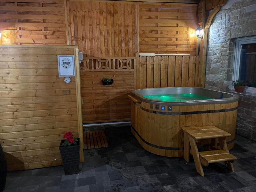 MALIBU 8 személyes NÉGYSZÖGLETES Akril dézsafürdő külső kályhával - Image 46